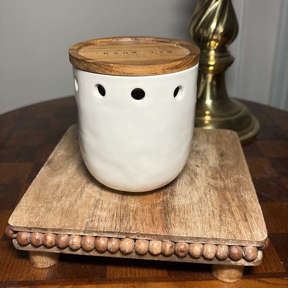 Rae Dunn garlic holder - Picture 3 of 4